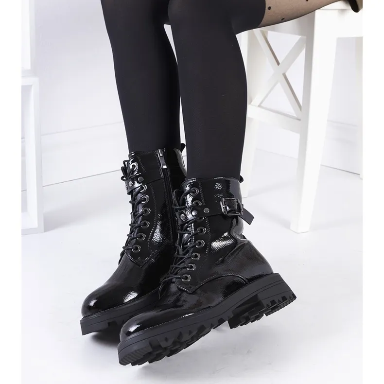 Black lacquered Narnclaedra boots