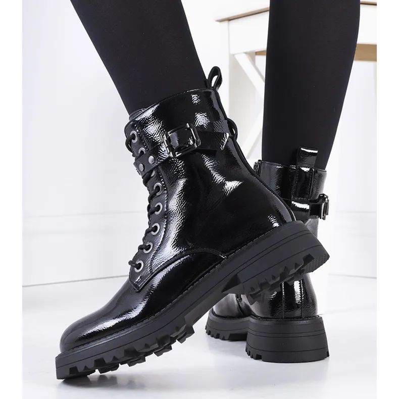 Black lacquered Narnclaedra boots