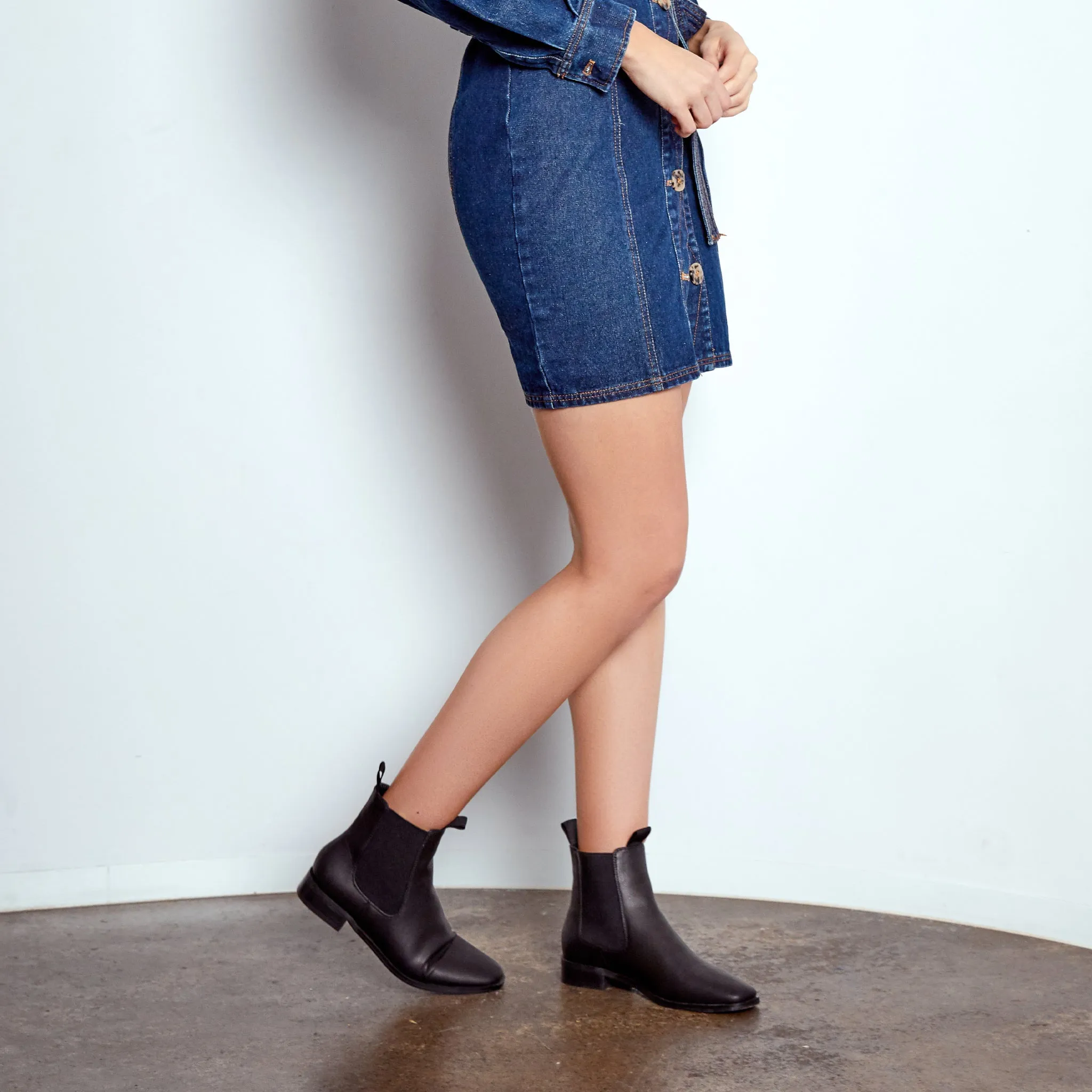 Harper Chelsea Boots - Black Softee