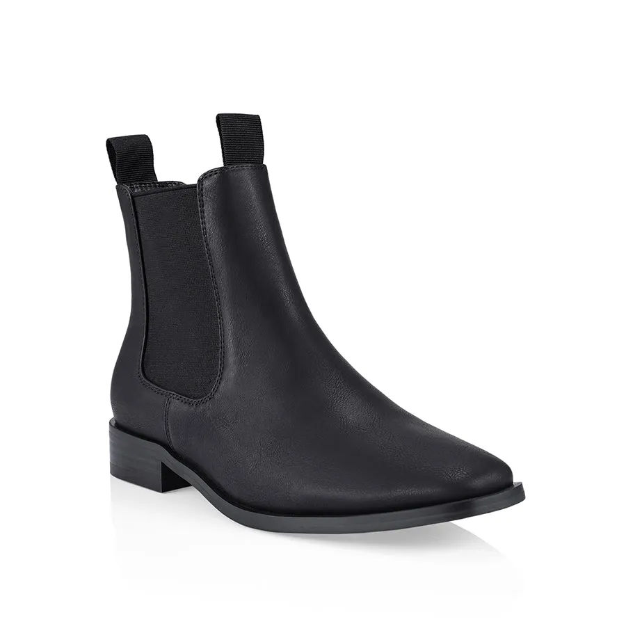 Harper Chelsea Boots - Black Softee