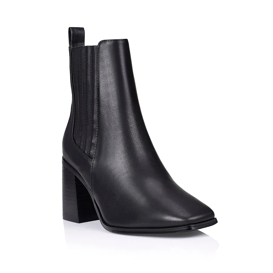 Limber Chelsea Ankle Boots - Black Softee