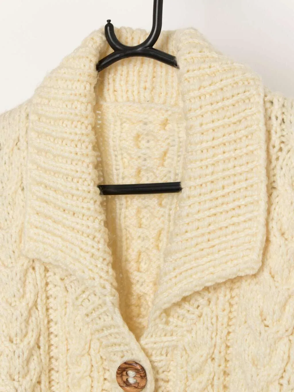 Vintage handknitted cream cable knit cardigan with real wood buttons – Small