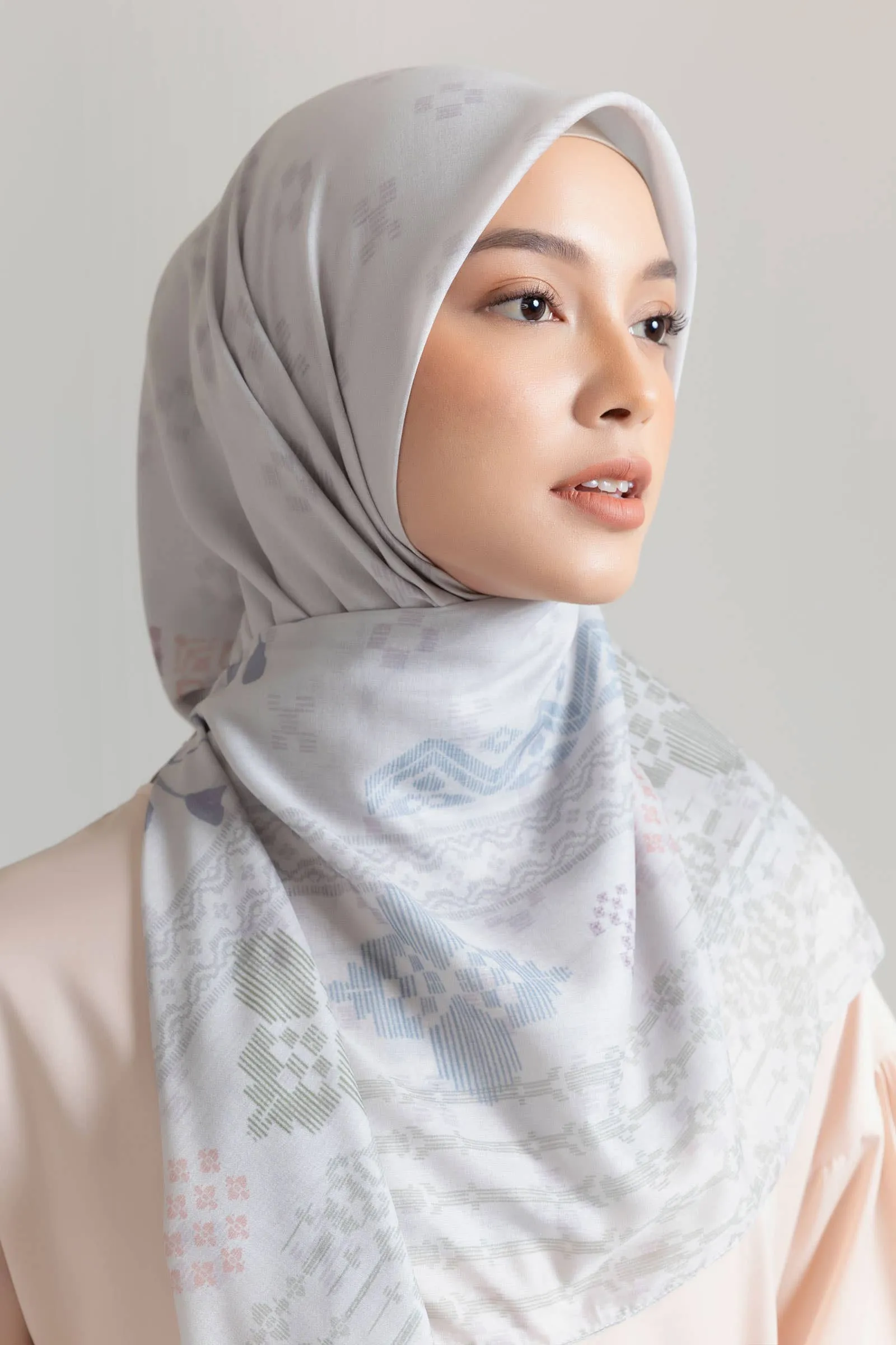 White Grey Araia Scarf